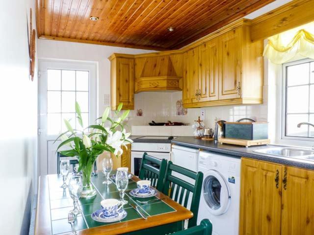 Village Cottage Dunkineely Экстерьер фото